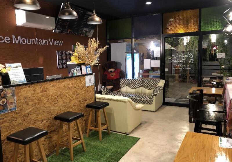 酒店 โรงแรมแสนดีเพลส เมาเท่นวิว จอมทอง