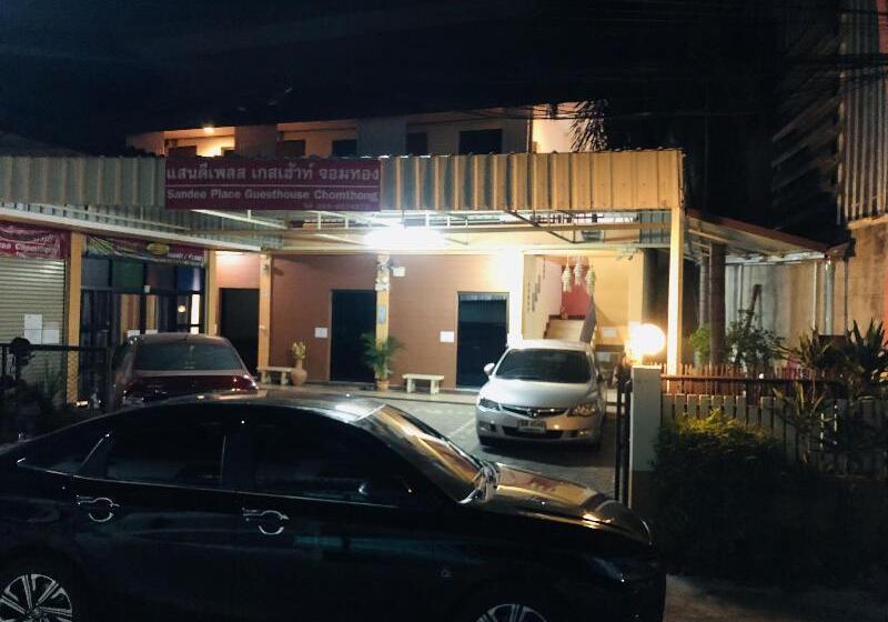 酒店 โรงแรมแสนดีเพลส เมาเท่นวิว จอมทอง