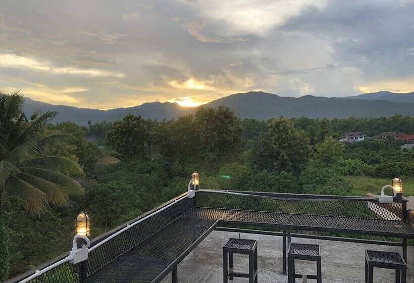 酒店 โรงแรมแสนดีเพลส เมาเท่นวิว จอมทอง