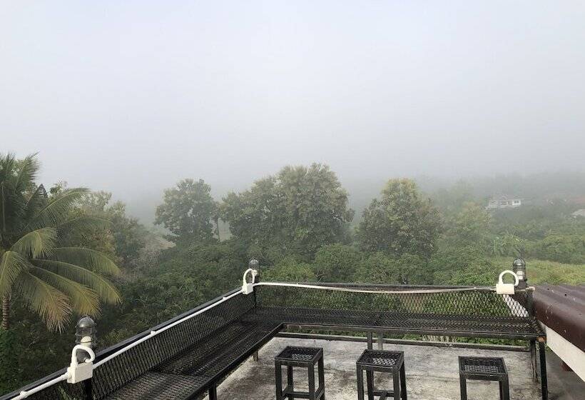 酒店 โรงแรมแสนดีเพลส เมาเท่นวิว จอมทอง