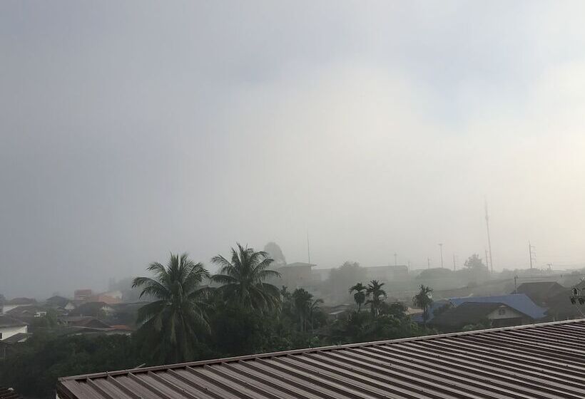 酒店 โรงแรมแสนดีเพลส เมาเท่นวิว จอมทอง