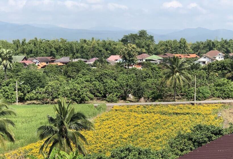 酒店 โรงแรมแสนดีเพลส เมาเท่นวิว จอมทอง