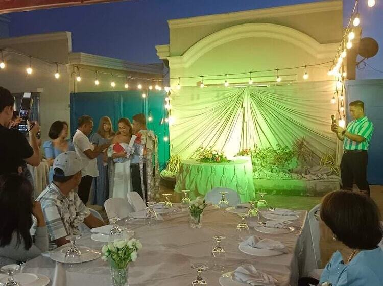 فندق Shorestop Resort Inn