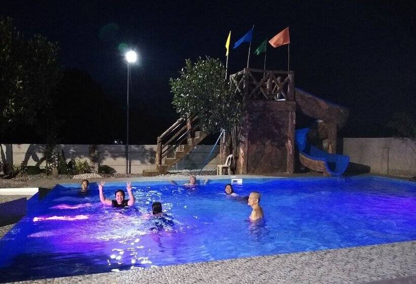 فندق Shorestop Resort Inn