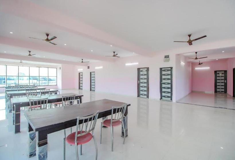 בית מלון כפרי Spot On 46977  City Light Palace And Restaurants