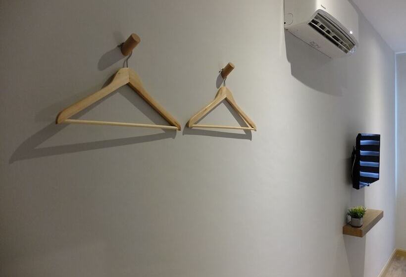 בית מלון כפרי Square Inn