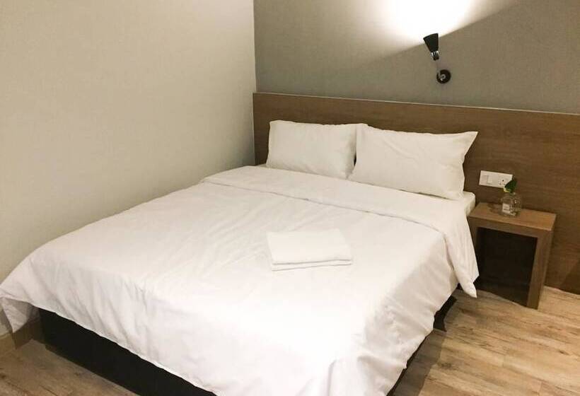 בית מלון כפרי Square Inn