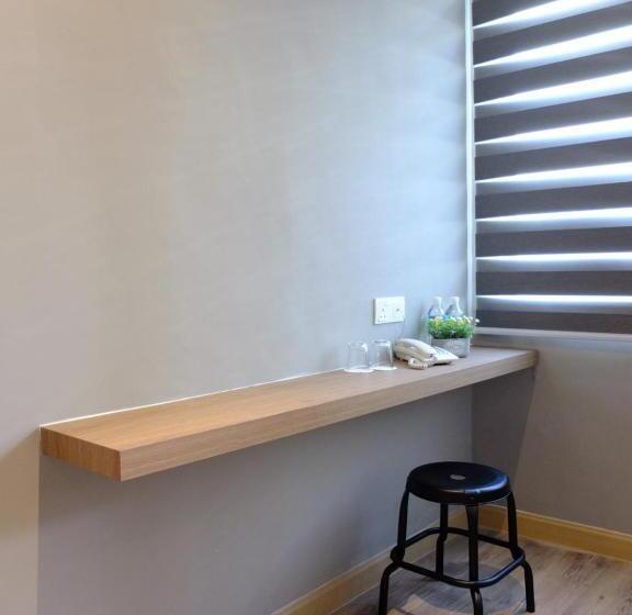 בית מלון כפרי Square Inn