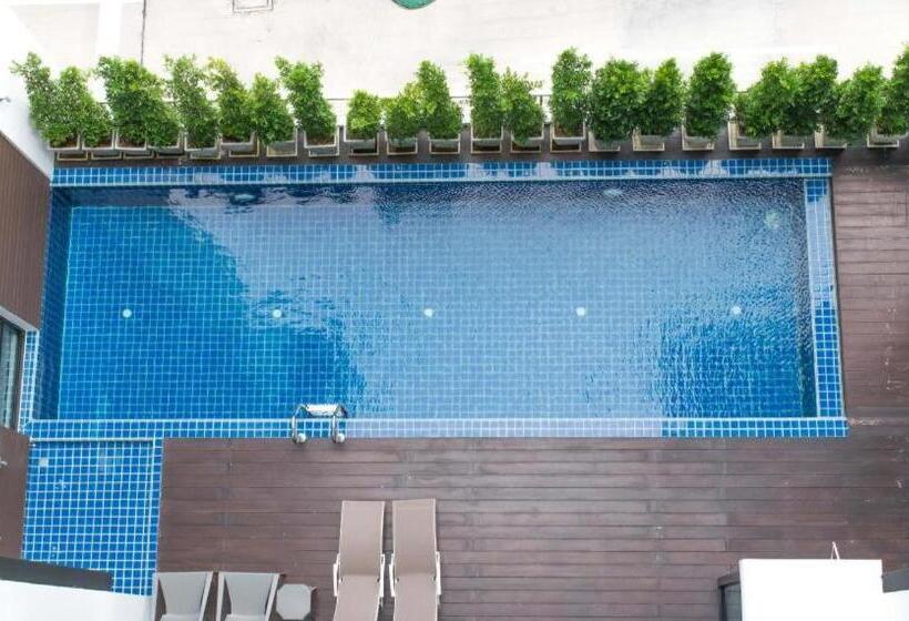 בית מלון כפרי The High One