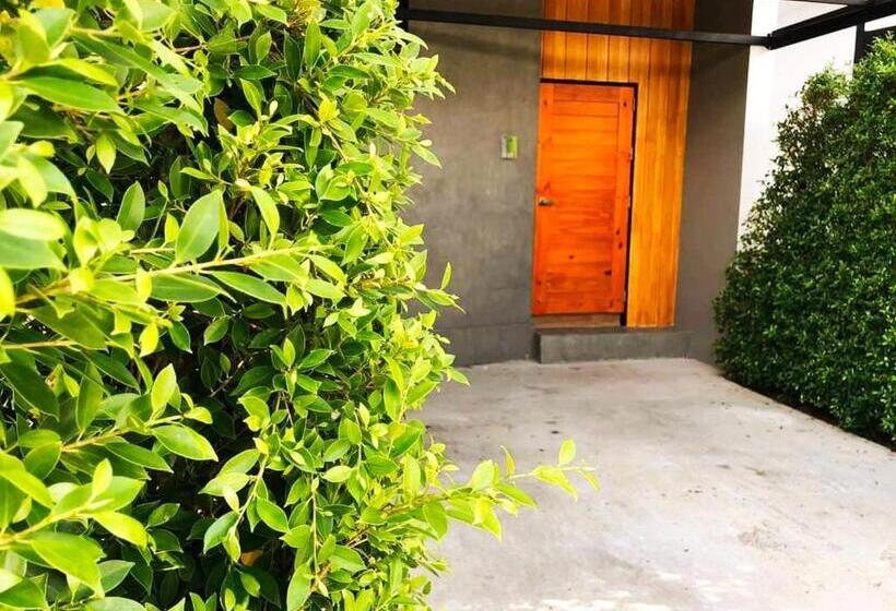 בית מלון כפרי The S24 Resort Buriram