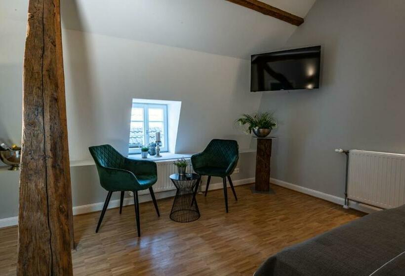 בית מלון כפרי Zur Krone