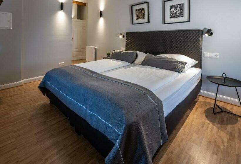 בית מלון כפרי Zur Krone