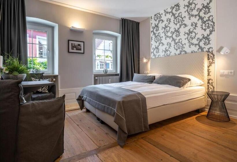 בית מלון כפרי Zur Krone