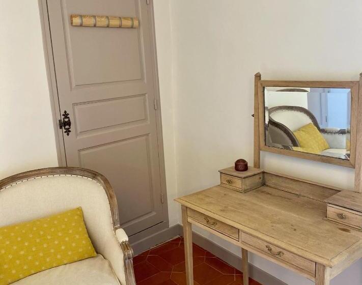 مبيت وإفطار Domaine Les Mûriers