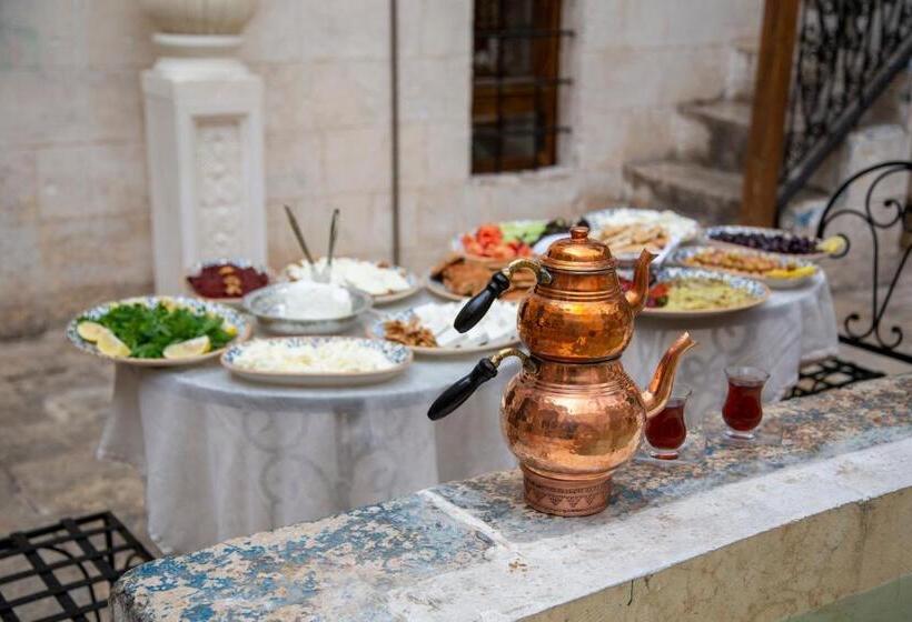 تختخواب و صبحانه Hayatlı Konak