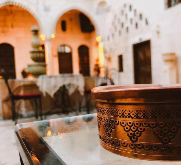 تختخواب و صبحانه Hayatlı Konak