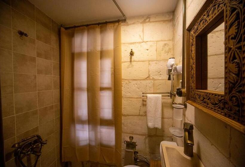 تختخواب و صبحانه Hayatlı Konak