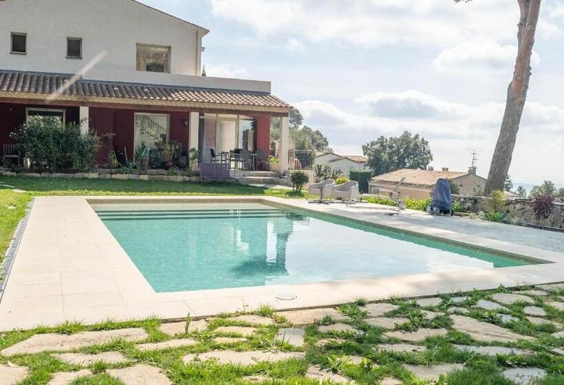 ベッドアンドブレックファースト La Colombière