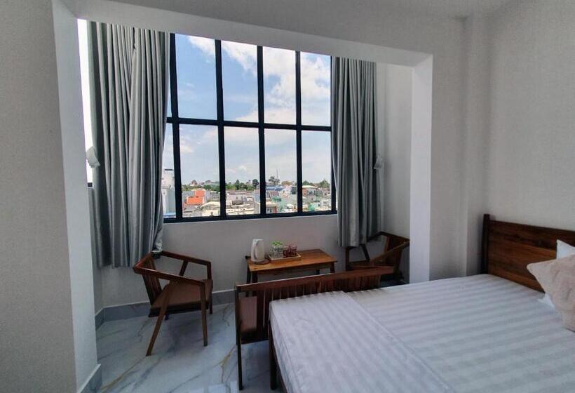 Hero Hostel & Billiards