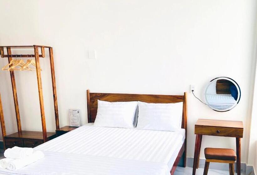 Hero Hostel & Billiards