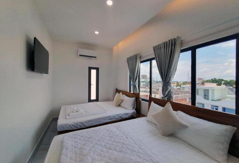 Hero Hostel & Billiards