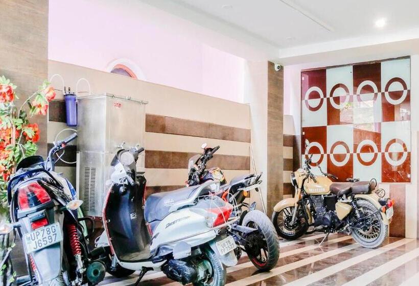 Collection O Hotel Day & Night