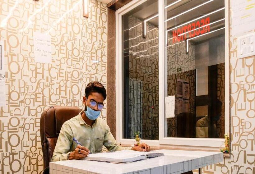 Collection O Hotel Day & Night