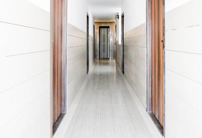 Collection O Hotel Day & Night