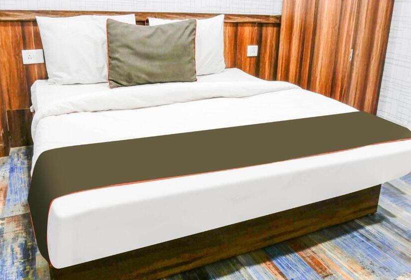 Collection O Hotel Day & Night