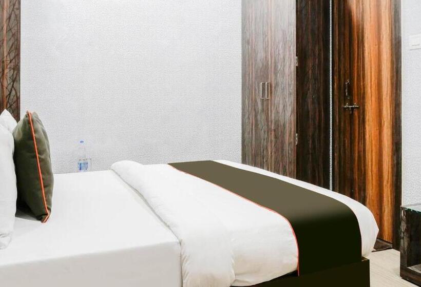 Collection O Hotel Day & Night