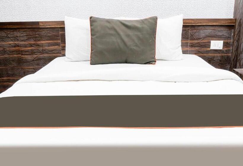 Collection O Hotel Day & Night