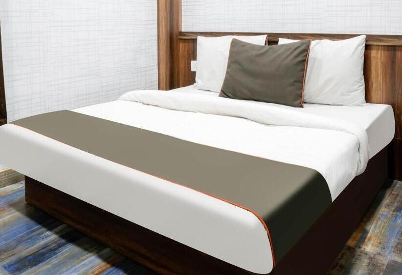 Collection O Hotel Day & Night