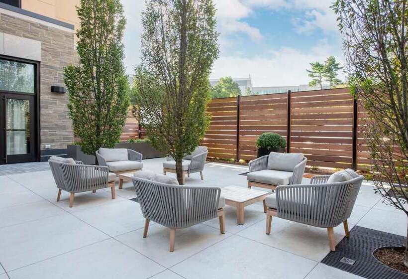 فندق Hilton Garden Inn Boston Canton