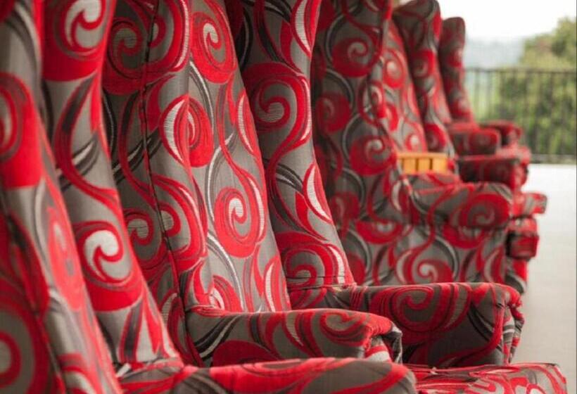 בית מלון כפרי Ivory Tusk Lodge