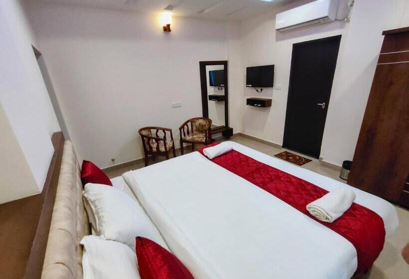 בית מלון כפרי Kings Court Guest Inn