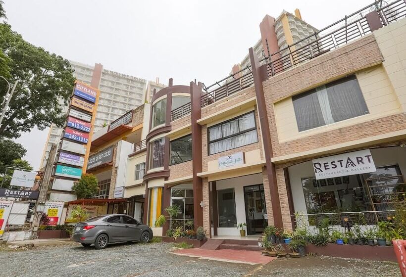 فندق Oyo 759 El Ronaldo Suites