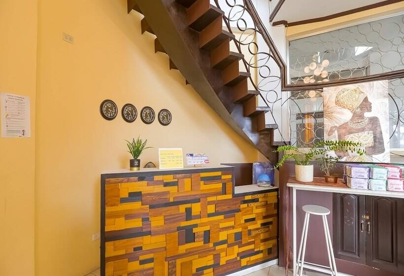 فندق Oyo 759 El Ronaldo Suites