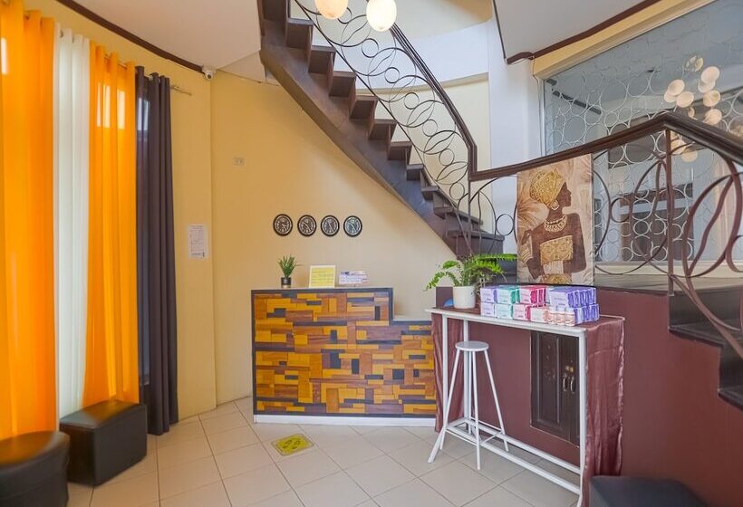 فندق Oyo 759 El Ronaldo Suites