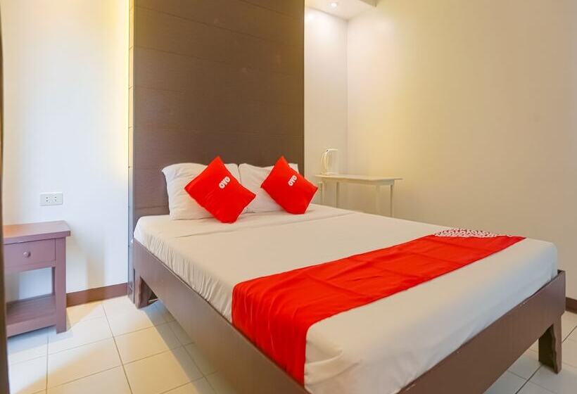 فندق Oyo 759 El Ronaldo Suites