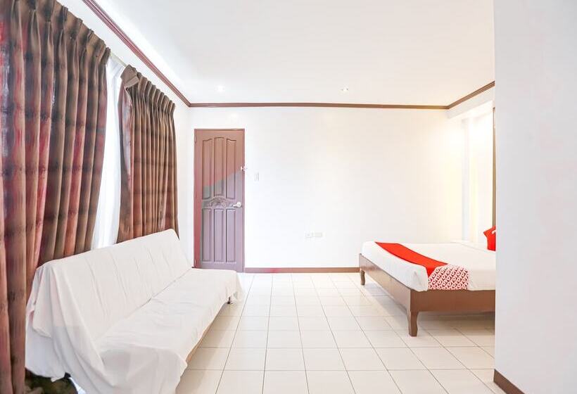 فندق Oyo 759 El Ronaldo Suites