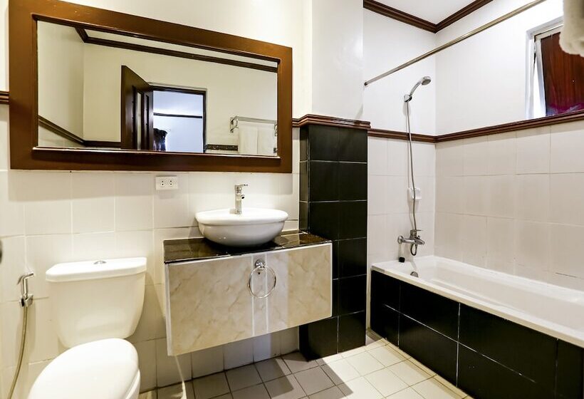 فندق Oyo 759 El Ronaldo Suites