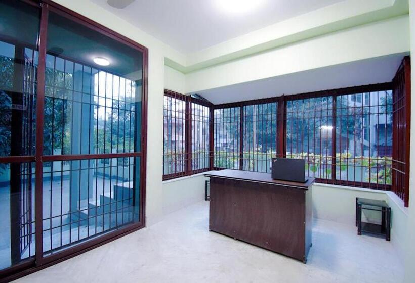 בית מלון כפרי Oyo 79023 Leela S Residency