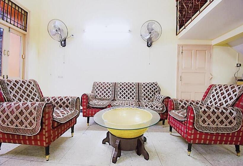 בית מלון כפרי Oyo 79023 Leela S Residency