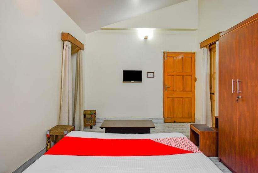 בית מלון כפרי Oyo 79023 Leela S Residency