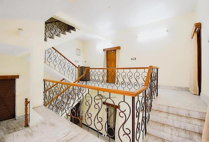 בית מלון כפרי Oyo 79023 Leela S Residency