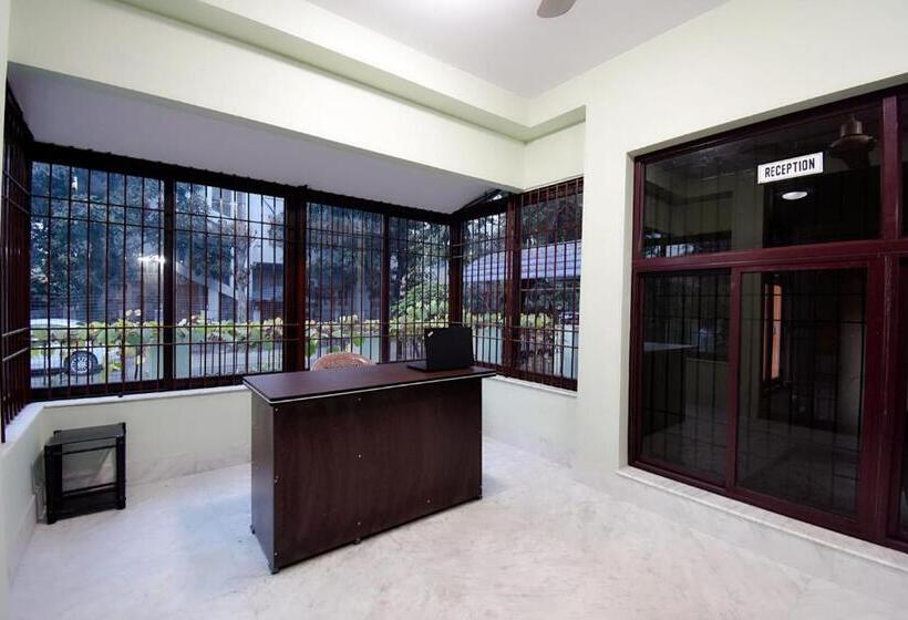 בית מלון כפרי Oyo 79023 Leela S Residency