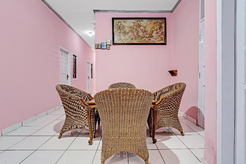 Отель Oyo 90289 Lestari Syariah Homestay