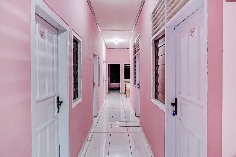 Отель Oyo 90289 Lestari Syariah Homestay