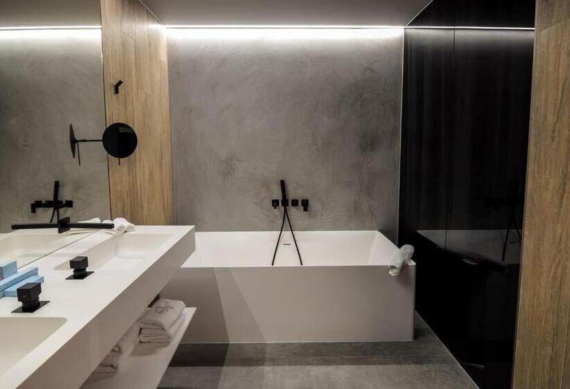 ホテル Qosmo Brasov