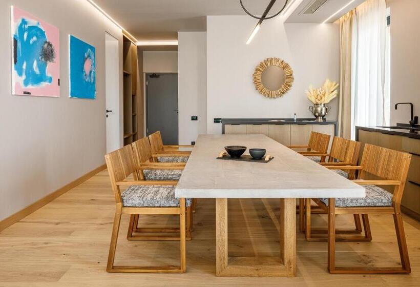 ホテル Qosmo Brasov